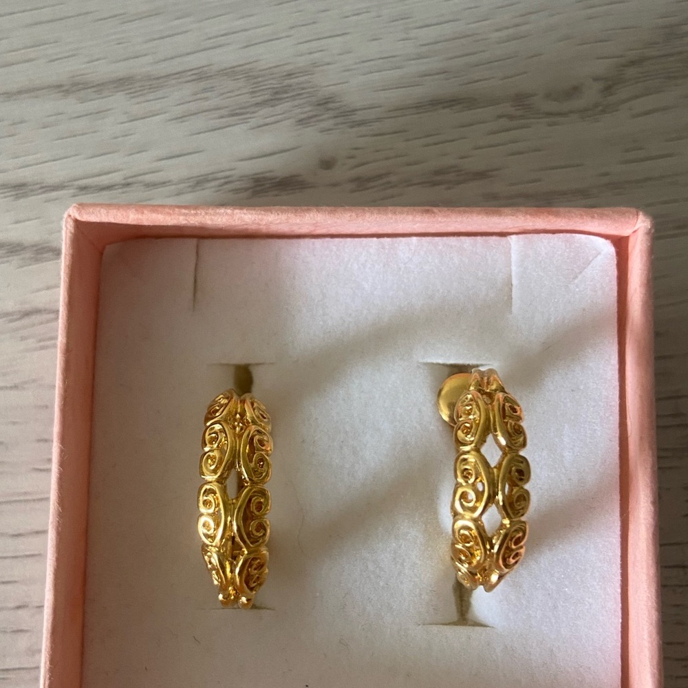 Vintage NAPIER Shiny Gold Tone Screw Back Clip On Costume Earrings